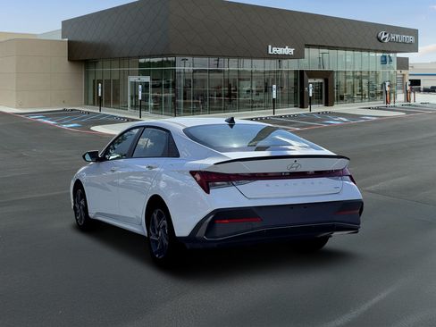 New 2026 Hyundai Elantra SEL FWD image 5