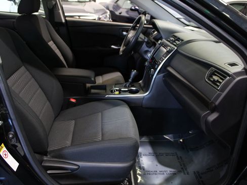 Used 2016 Toyota Camry LE image 17