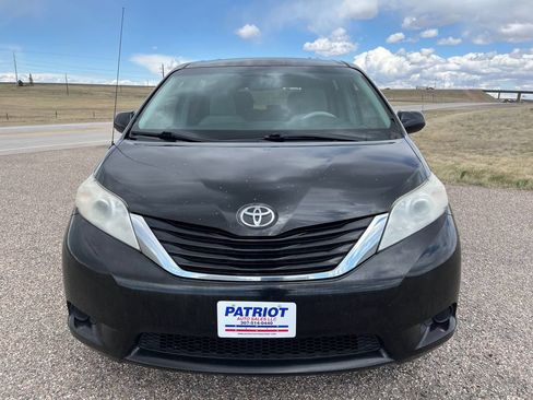 Used 2012 Toyota Sienna LE w/ Towing Pkg AWD/4WD image 8