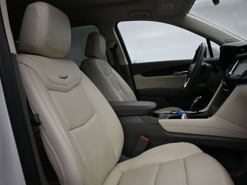 Used 2023 Cadillac XT6 Premium Luxury image 15
