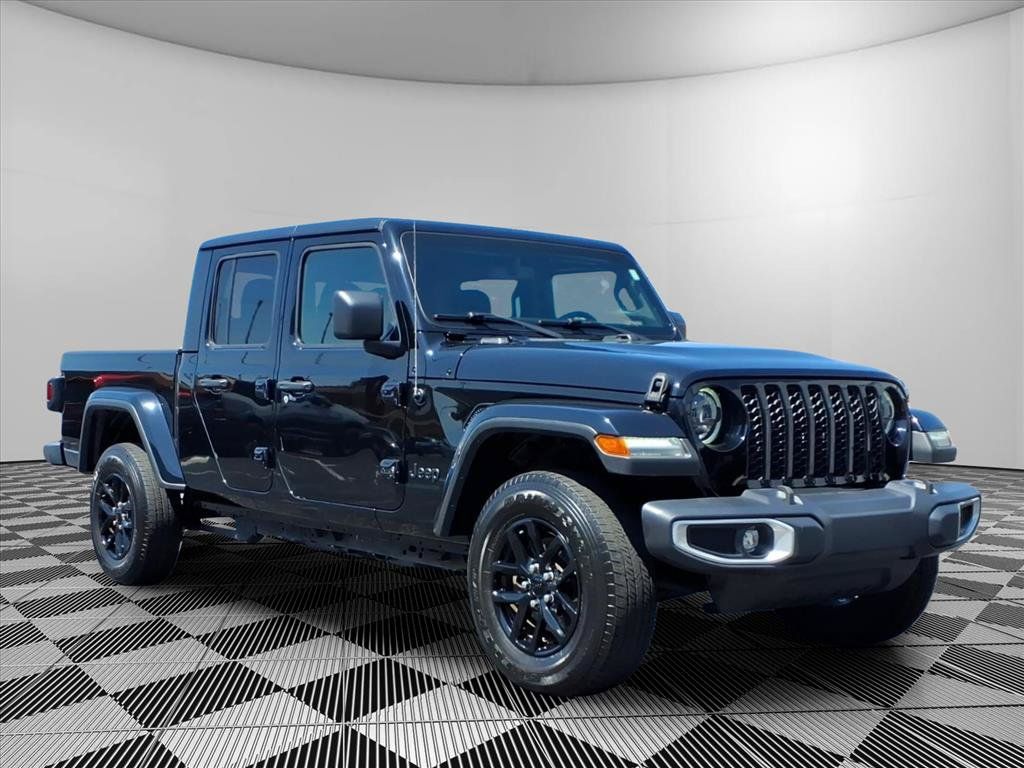 Certified 2023 Jeep Gladiator Sport AWD/4WD image 1