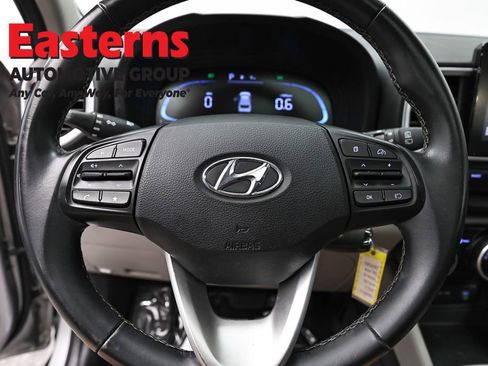 Used 2023 Hyundai Venue SEL image 10
