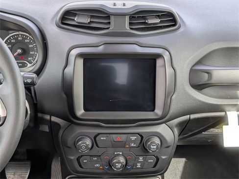 Used 2023 Jeep Renegade Latitude image 16