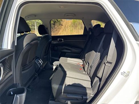 Used 2022 Kia Sorento LX image 26