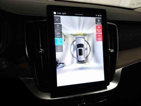 Certified 2025 Volvo XC90 B6 Plus image 28