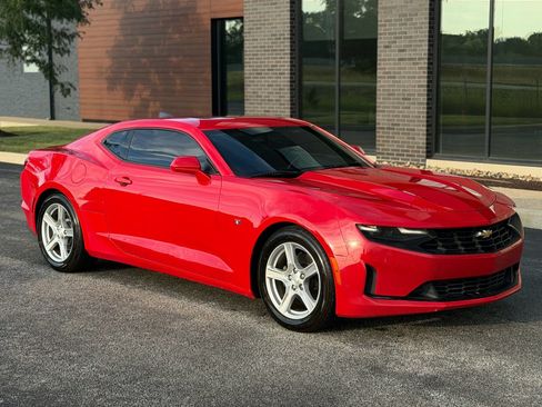Used 2019 Chevrolet Camaro LT RWD image 1