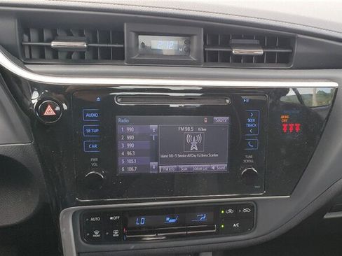 Used 2018 Toyota Corolla LE FWD image 11