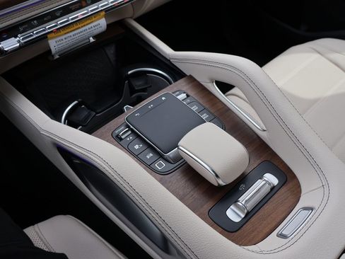 New 2026 Mercedes-Benz GLS 450 4MATIC image 29
