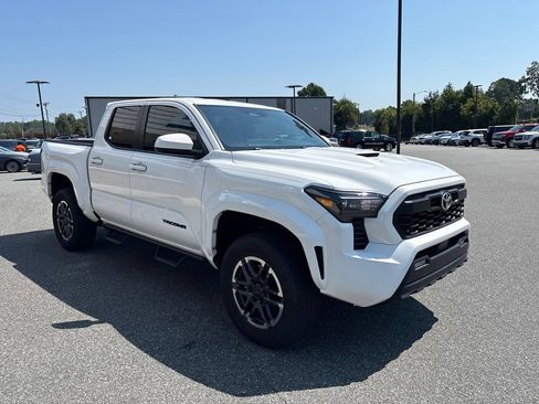 Used 2024 Toyota Tacoma TRD Sport RWD image 11