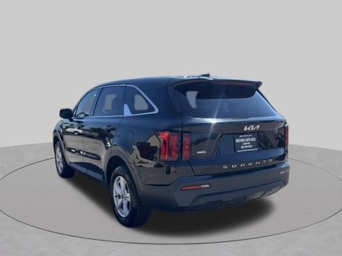 Used 2022 Kia Sorento LX AWD/4WD image 5