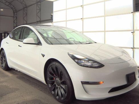 Used 2022 Tesla Model 3 Performance image 2