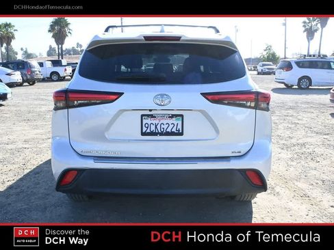 Used 2022 Toyota Highlander XLE FWD image 6