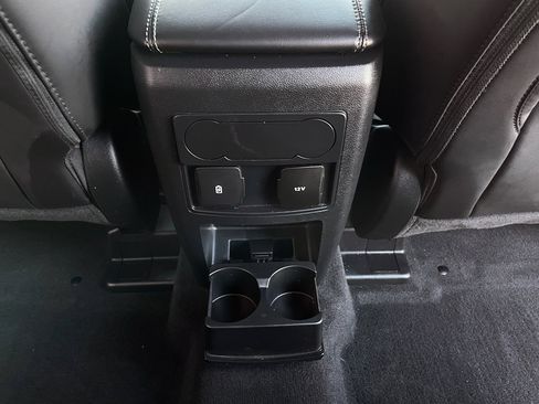 Used 2022 Ford Explorer XLT image 31