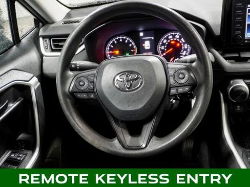 Used 2022 Toyota RAV4 LE image 9