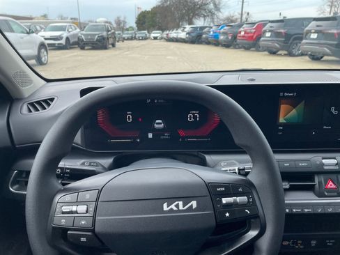 Used 2025 Kia K4 FWD image 33