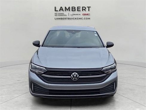 Used 2022 Volkswagen Jetta Sport image 8