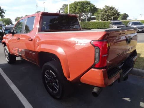 Used 2025 Toyota Tacoma TRD Sport w/ TRD Sport Premium Package AWD/4WD image 9