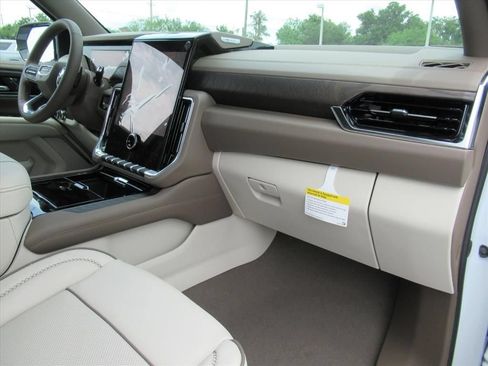 Used 2026 GMC Yukon Denali w/ Sun & Power Step Package RWD image 11