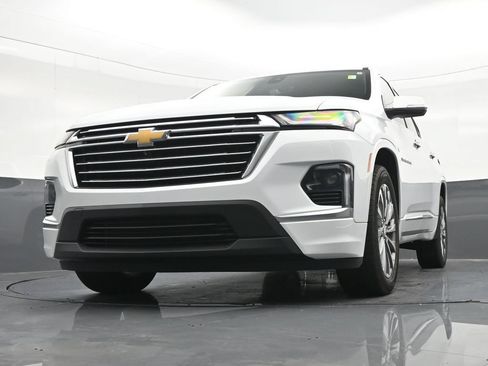 Used 2023 Chevrolet Traverse Premier FWD image 31