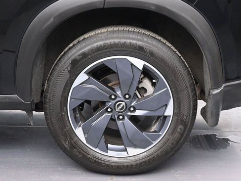 Certified 2024 Nissan Rogue SV w/ SV Premium Package AWD/4WD image 9