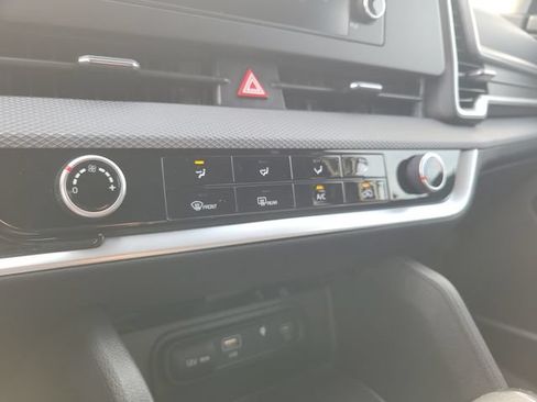 Used 2024 Kia Sportage LX FWD image 19