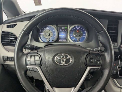 Used 2020 Toyota Sienna XLE w/ XLE Navigation Package FWD image 19