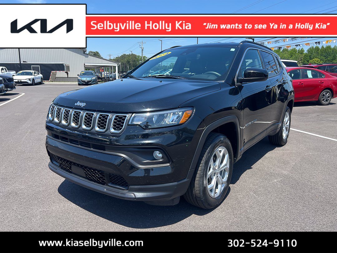 Used 2024 Jeep Compass Latitude AWD/4WD image 1