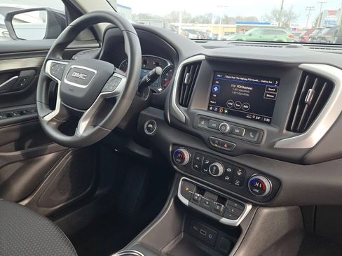 Used 2024 GMC Terrain SLE w/ Driver Convenience Package image 10