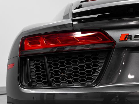 Used 2018 Audi R8 V10 w/ Premium Package image 45