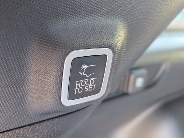 New 2027 Jeep Grand Cherokee Limited RWD image 12