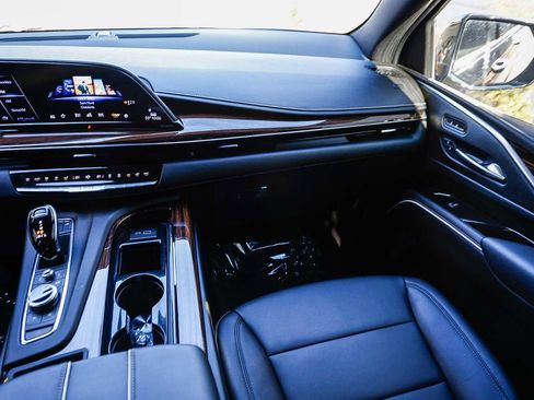 Used 2022 Cadillac Escalade ESV Luxury image 15