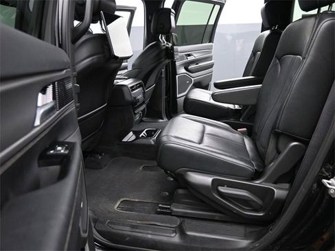 Used 2025 Jeep Wagoneer Series II image 13