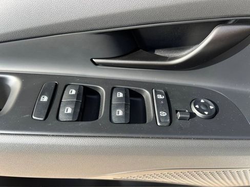 Used 2025 Hyundai Elantra SEL image 14