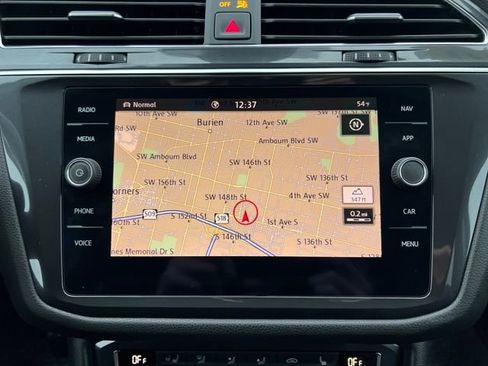 Used 2020 Volkswagen Tiguan SEL image 23