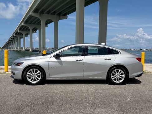 Used 2018 Chevrolet Malibu Hybrid w/ Leather Package FWD image 2
