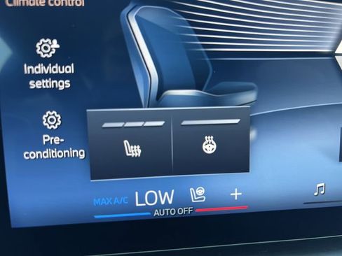 Certified 2025 BMW X5 xDrive50e w/ Premium Package image 25