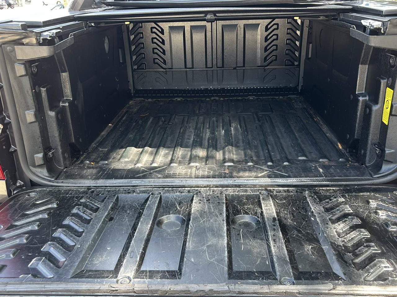 Used 2011 Chevrolet Avalanche LTZ AWD/4WD image 31