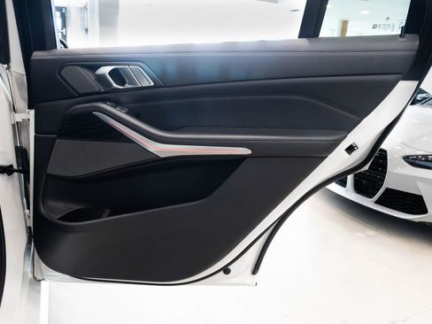 Used 2022 BMW X7 M50i image 26