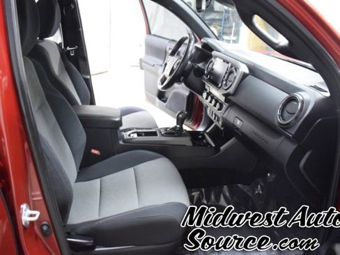 Used 2021 Toyota Tacoma TRD Off-Road w/ Technology Package image 32