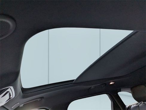 Used 2025 Land Rover Range Rover Velar Dynamic SE image 22