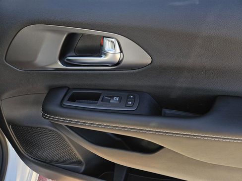 New 2026 Chrysler Pacifica Select image 8