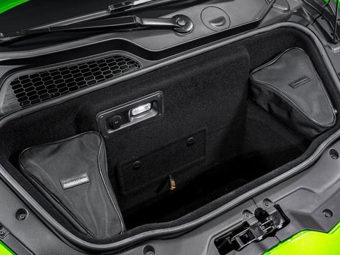 Used 2022 Lamborghini Huracan EVO RWD image 43