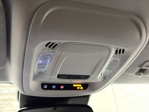 Used 2025 Buick Envision Preferred image 33