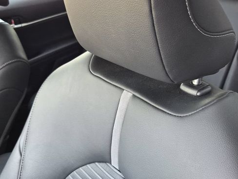 Used 2019 Toyota Camry SE FWD image 19