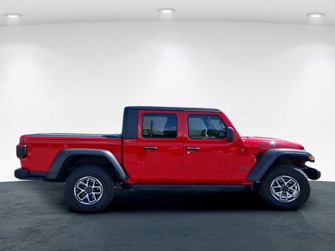 Used 2024 Jeep Gladiator Rubicon AWD/4WD image 7