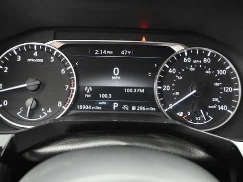 Used 2025 Nissan Pathfinder SV image 18