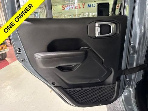 Used 2024 Jeep Gladiator Sport AWD/4WD image 24
