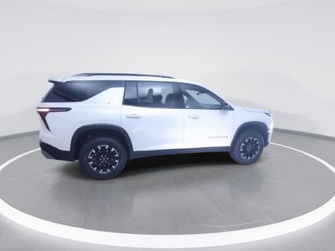 Used 2025 Chevrolet Traverse Z71 w/ Enhanced Driving Package image 2