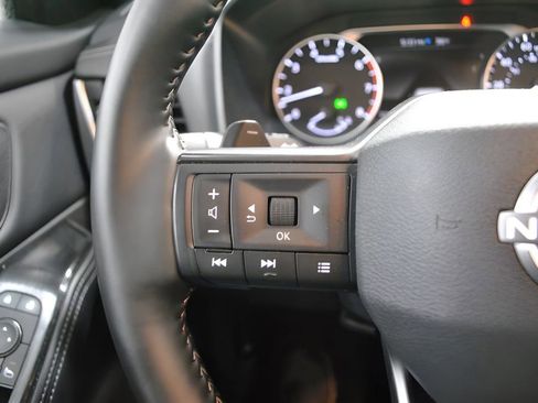 Used 2025 Nissan Rogue SV image 18