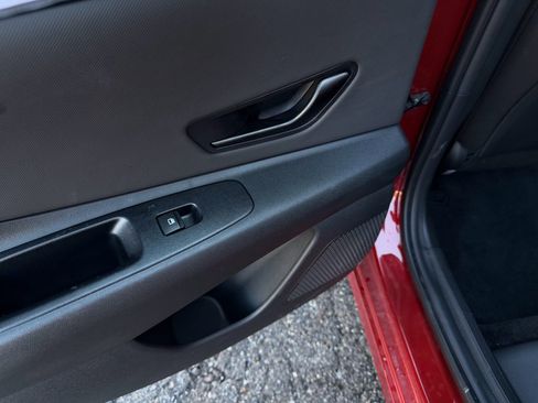 Used 2025 Hyundai Elantra Blue image 16